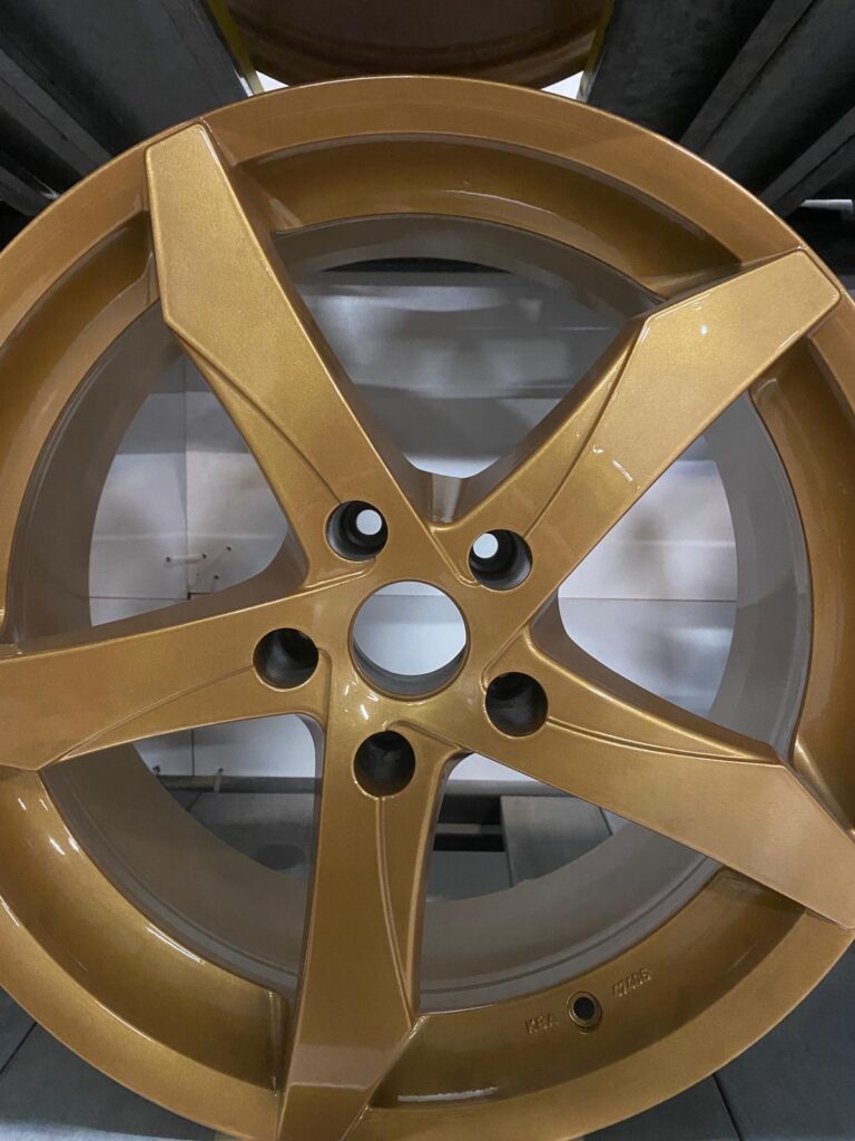 Reconditionare jante culoare Arnavy Gold Lucios aplicare lac premium Bucuresti